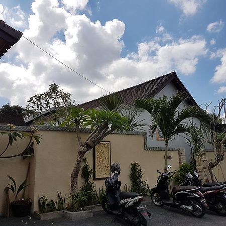Nyoman Guesthouse Canggu Экстерьер фото